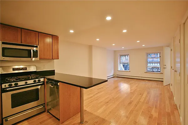 Rented by R New York | media 21