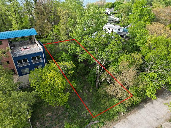 3rd image of 7632 Maple St