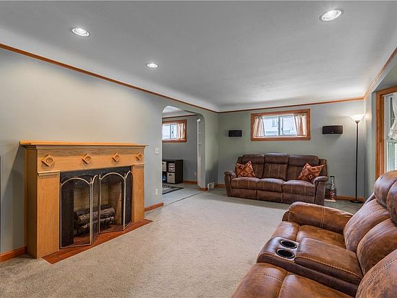 3rd image of 4427 W 171st St
