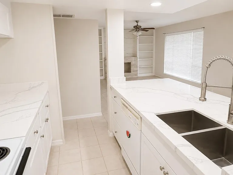 5343 Richmond Ave #11 — Photo 9