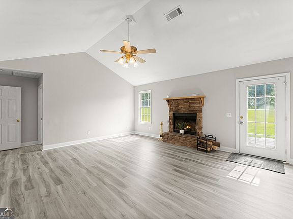 5th image of 83 Ash Wood Ln