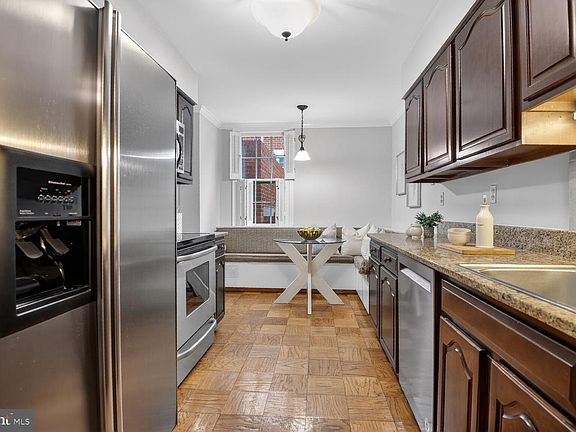 3rd image of 1018 N Royal St