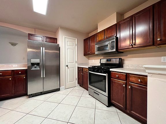 4th image of 8542 Charrington Forest Blvd