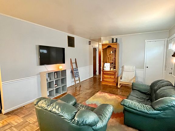 2nd image of 549 W 13th St