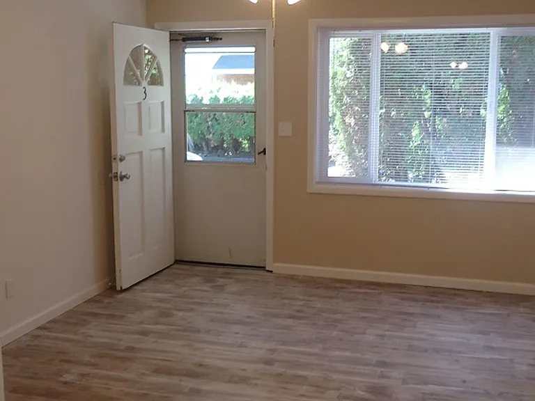 3930 SE Francis St — Photo 4