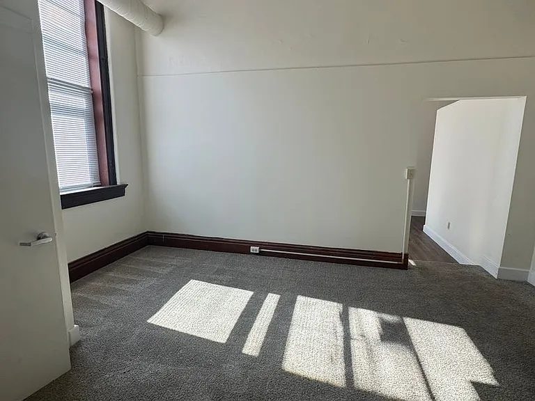 1107 E Kentucky St — Photo 3