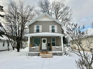 121 Wilson Ave, Kingsford, MI 49802