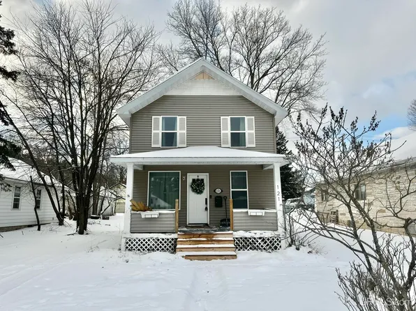 121 Wilson Ave, Kingsford, MI 49802