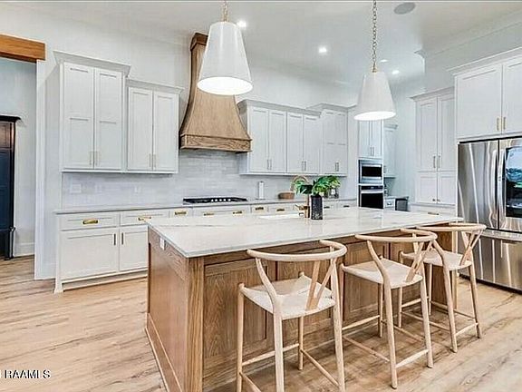 2nd image of 105 Maebeth Ln