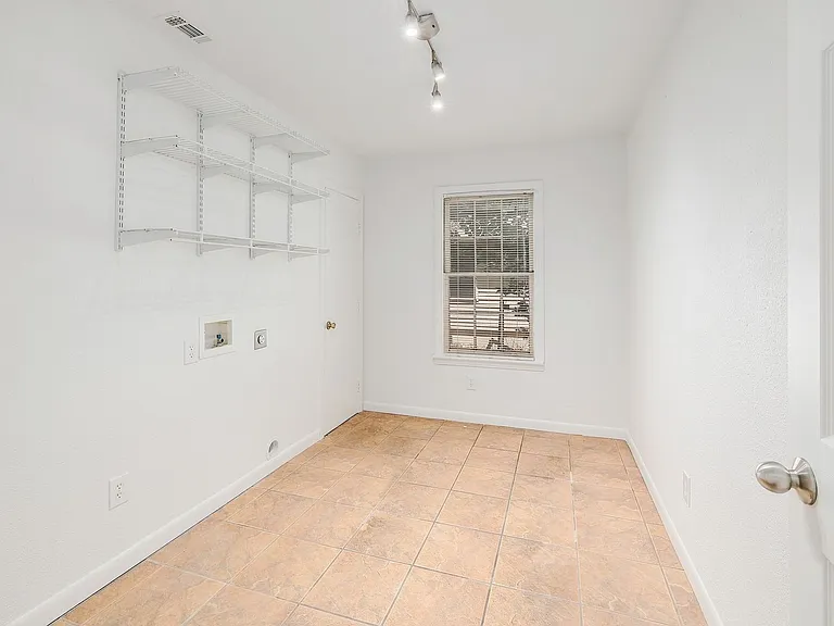 1703 Alegria Rd — Photo 27