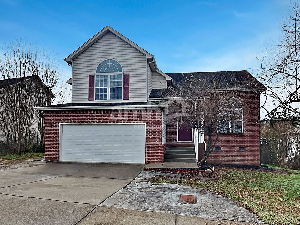 1st image of 884 Pin Oak Dr