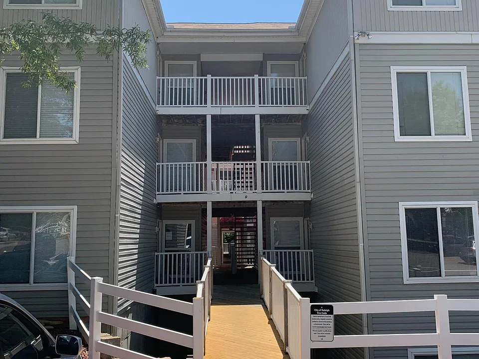1410 Collegiate Cir #201