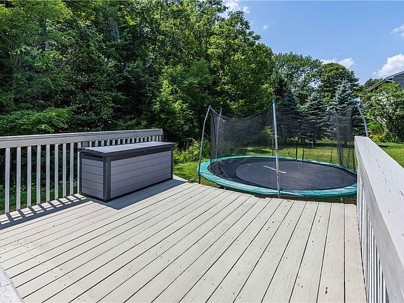 3rd image of 4647 Glencliffe Rd