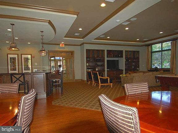 5th image of 502 W Broad St APT 506