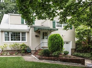 197 Maiden Ln, Bergenfield, NJ 07621