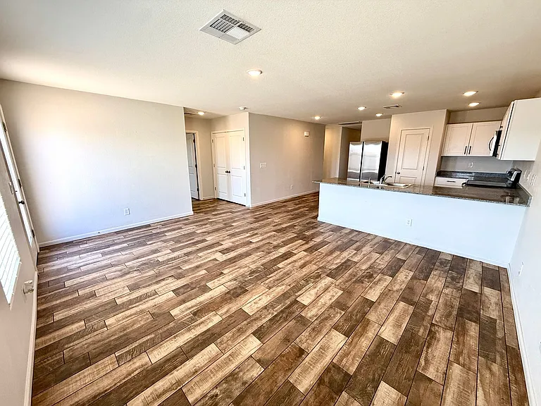 2208 E Clear Creek Dr — Photo 8