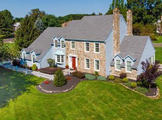 8 Autumn Dr, Newtown, PA 18940