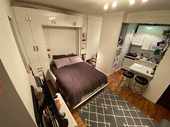 2nd image of 160 E 91st St APT 2