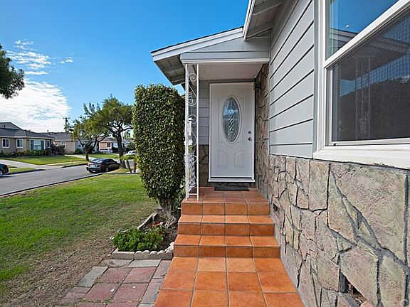 3rd image of 5807 Eberle St