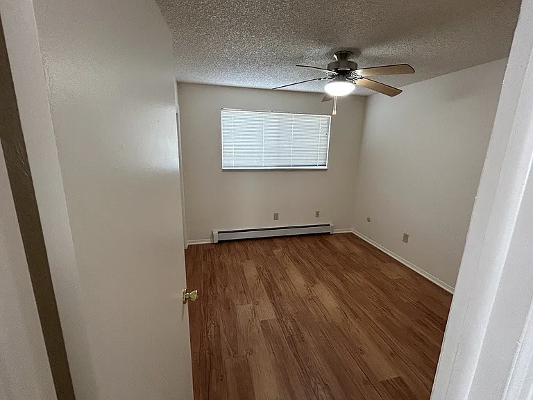 505 W Geneseo St #C — Photo 8