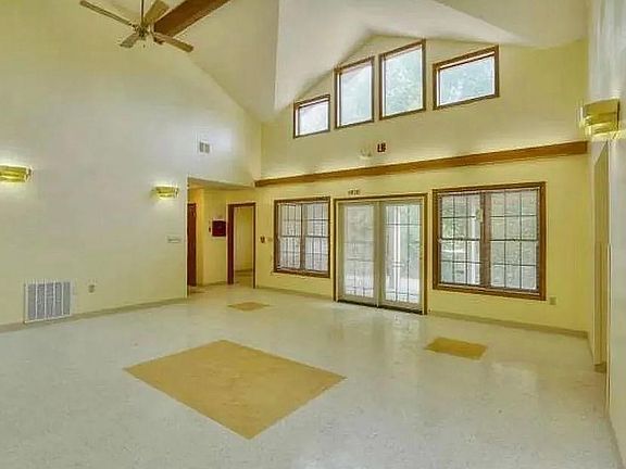 2nd image of 3219 Lexington Ave