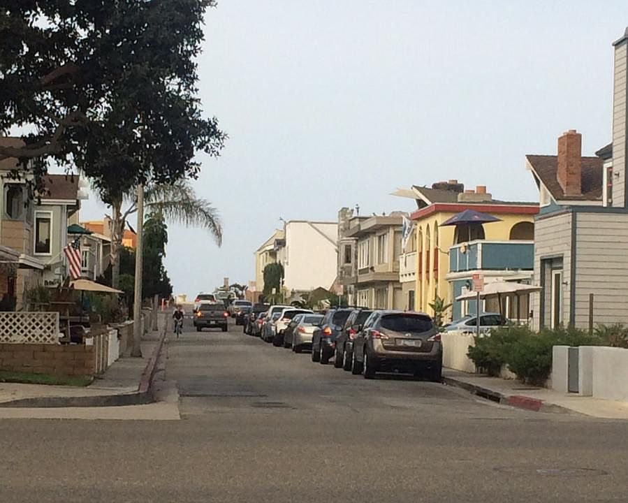 neighboorhood across the street