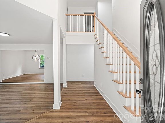 5th image of 2033 Colony Hill Dr