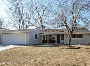 464 Chatham Cir, Buffalo Grove, IL 60089