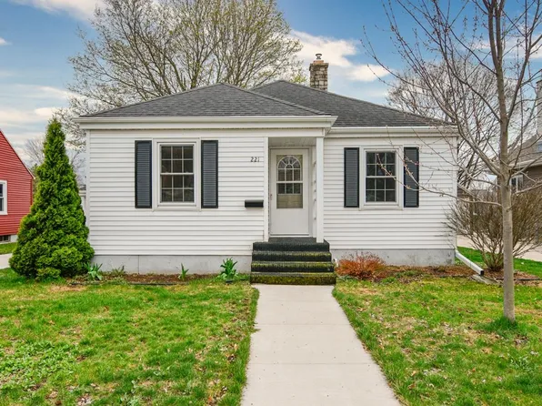 221 Market St, Brillion, WI 54110