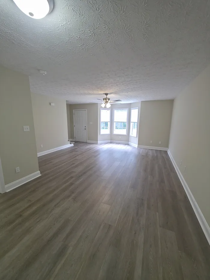 4 bed, 3.0 bath, 1524 sqft, $1,600 — Photo 2