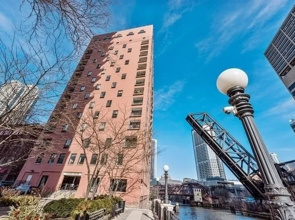345 N Canal St APT 508, Chicago, IL 60606
