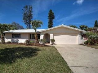 940 Cedar Dr, Belleair Beach, FL 33786
