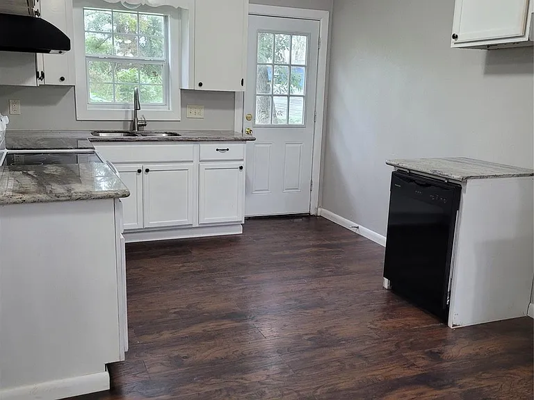 822 Retama St — Photo 11