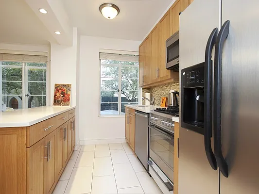 Rented by Sotheby's International Realty | media 34