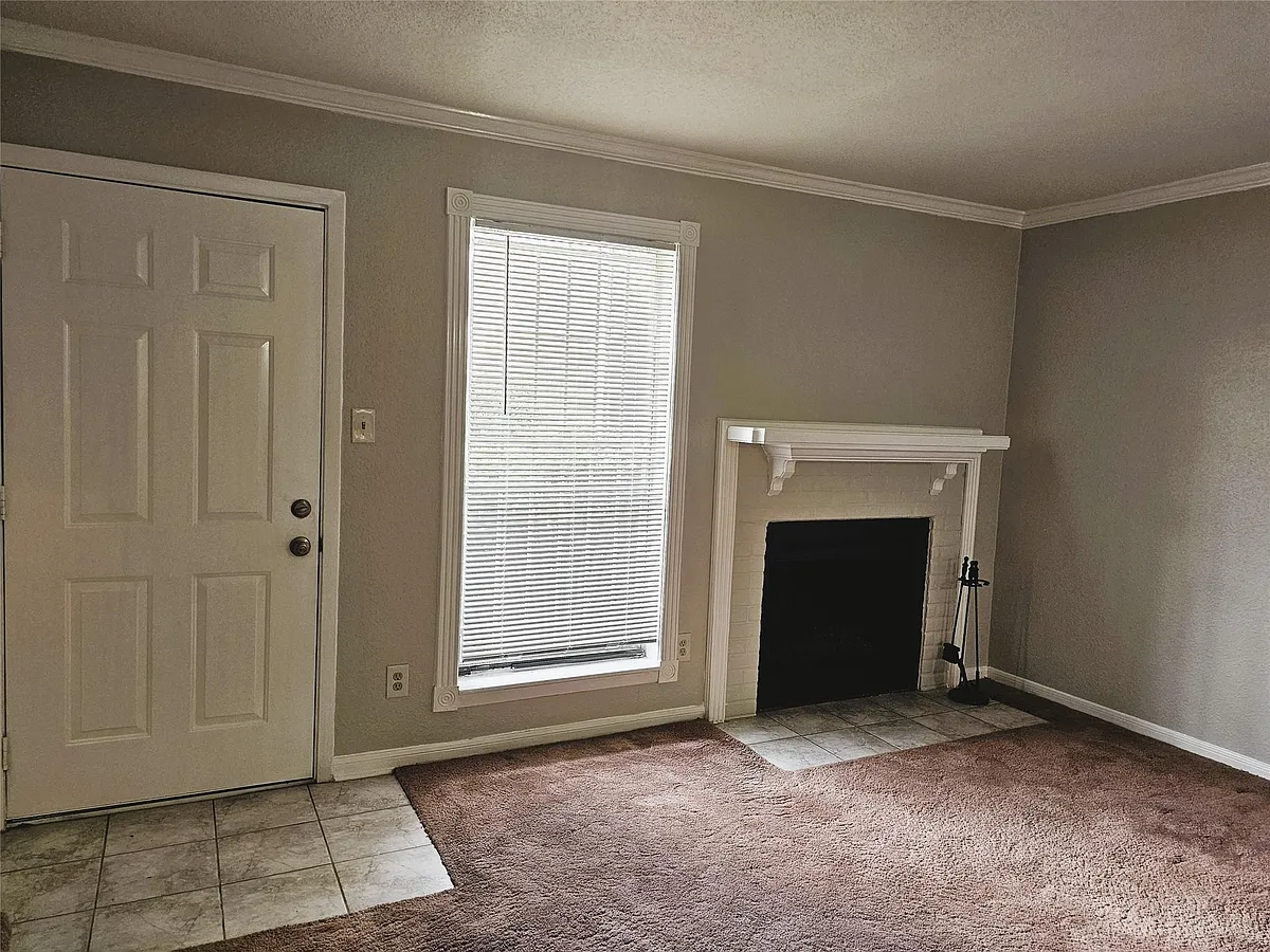 Building Photo - 6111 Beverly Hill St #38