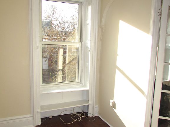 4th image of 309 Halsey St