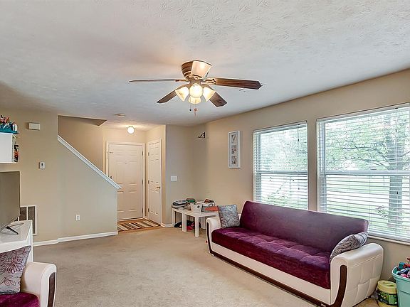 3rd image of 365 Hartford Ct