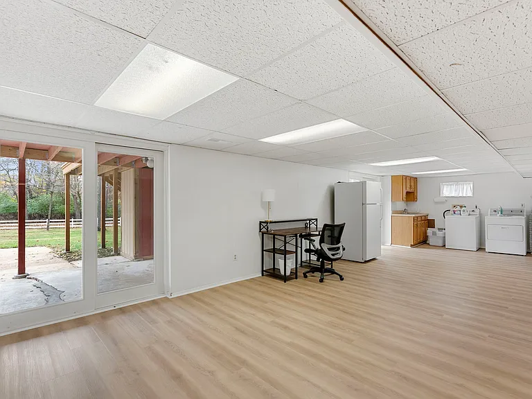 1000 Providence Rd — Photo 43