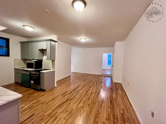 5th image of 117 Leonard St #1