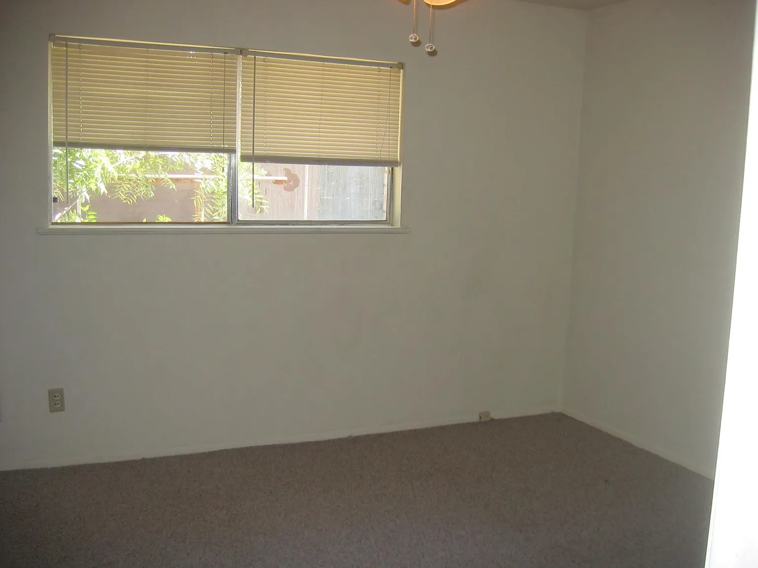 2 bed, 900 sqft, $1,275 — Photo 4