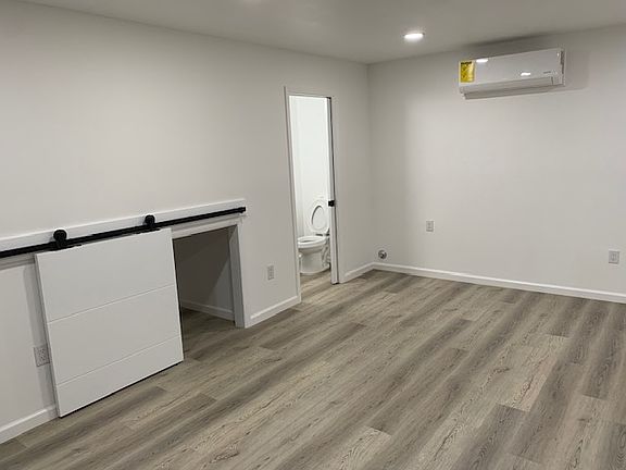 Living Room
Closet
Powder Bath
