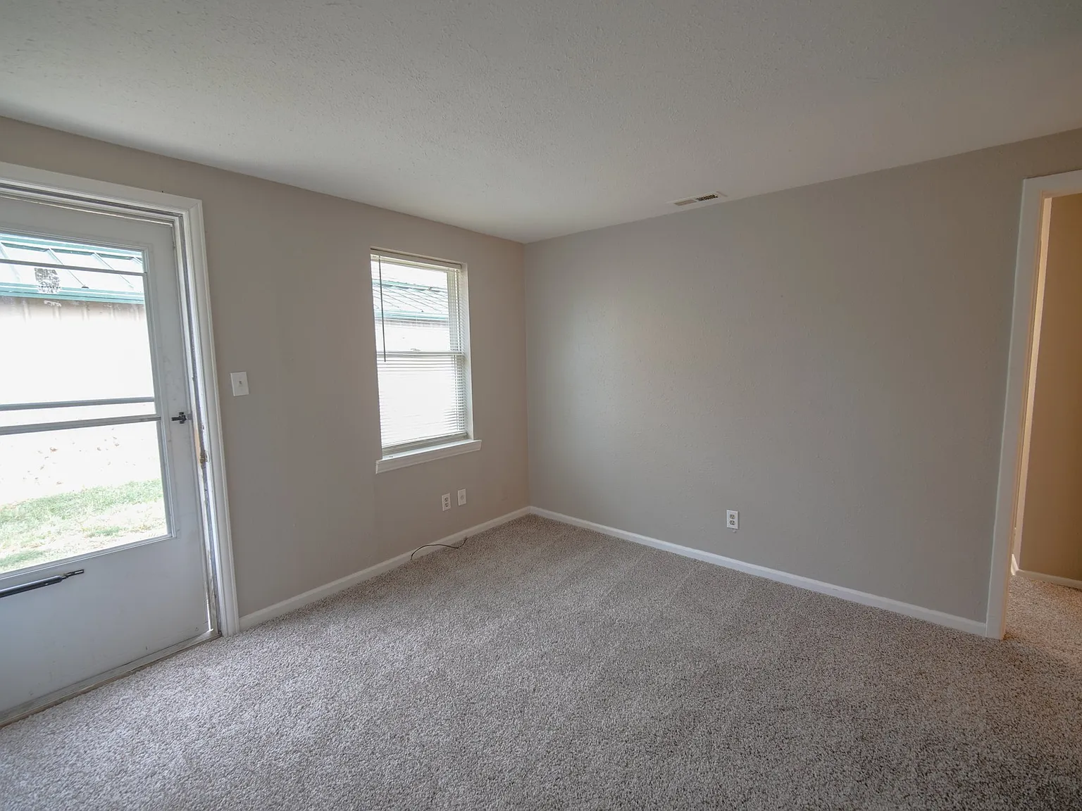 2 bed, $815 — Photo 2