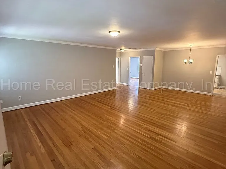 805 W End Blvd #B-10 — Photo 2