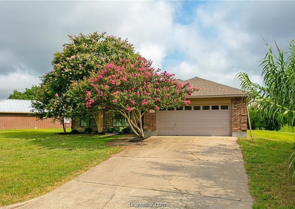 1st image of 303 Redmond Dr