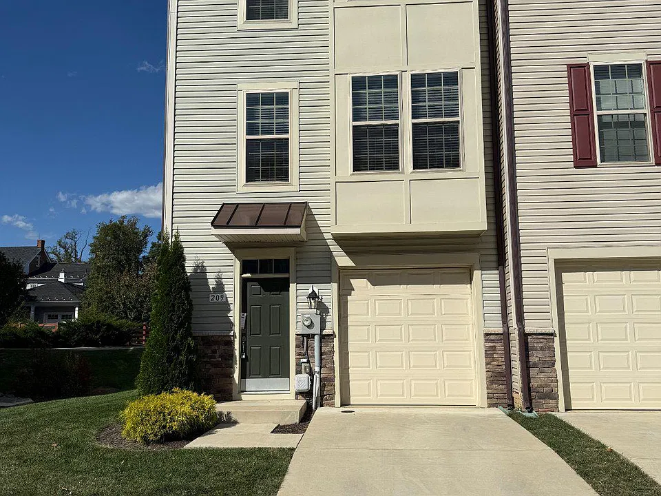 209 Pomegranate Ln