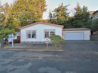 2513 Creekside Ln, North Bend, OR, 97459