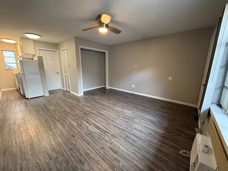 2501 Yoakum Blvd #12 — Photo 8