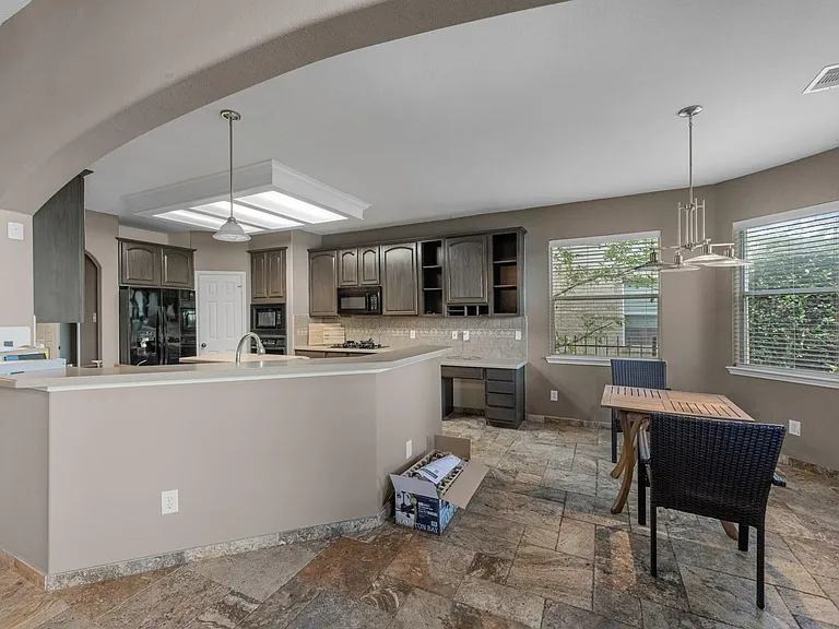 2519 Fair Oak St — Photo 9