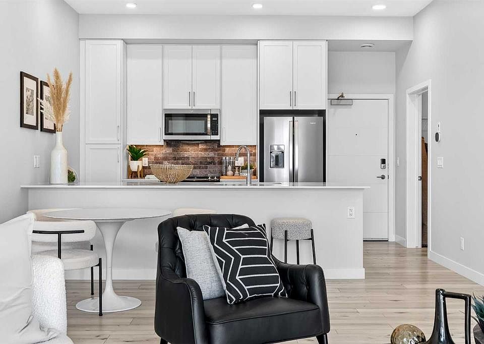 1st image of 255 W Les Jardins Park SE #423
