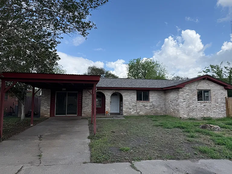 703 Hereford Dr — Photo 1
